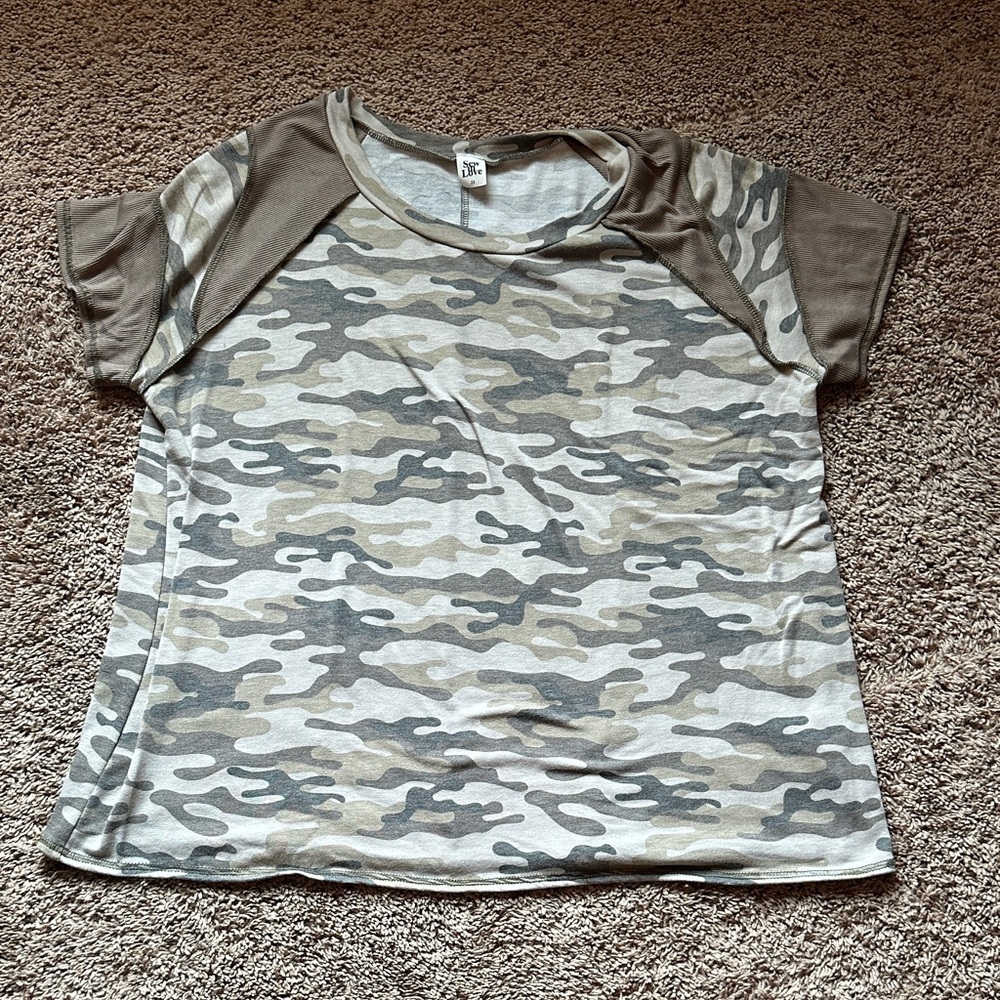 Sew In Love Women's Camouflage Short Sleeve Tee - Gray and Tan